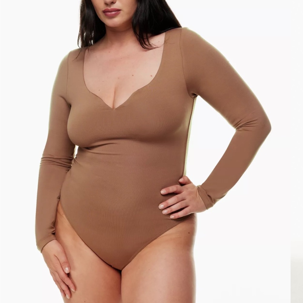 ARITZIA - Leone Contour by Babaton, size XS, BNWT